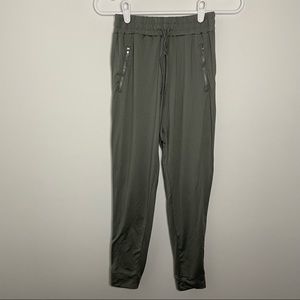 ❤️❤️Love Nation grey draw string joggers size small.